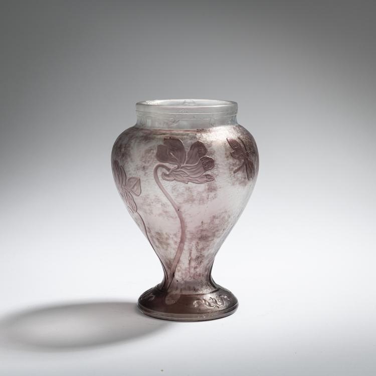 Bild 1 zu Objekt, Goblet 'Violettes, Papillon', c. 1894, Daum Fr&egrave;res, Nancy, 168A 33