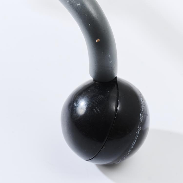 Bild 5 zu Objekt, 2 'Kick' side tables, 1983, Toshiyuki Kita, Cassina, Mailand, 169C 749