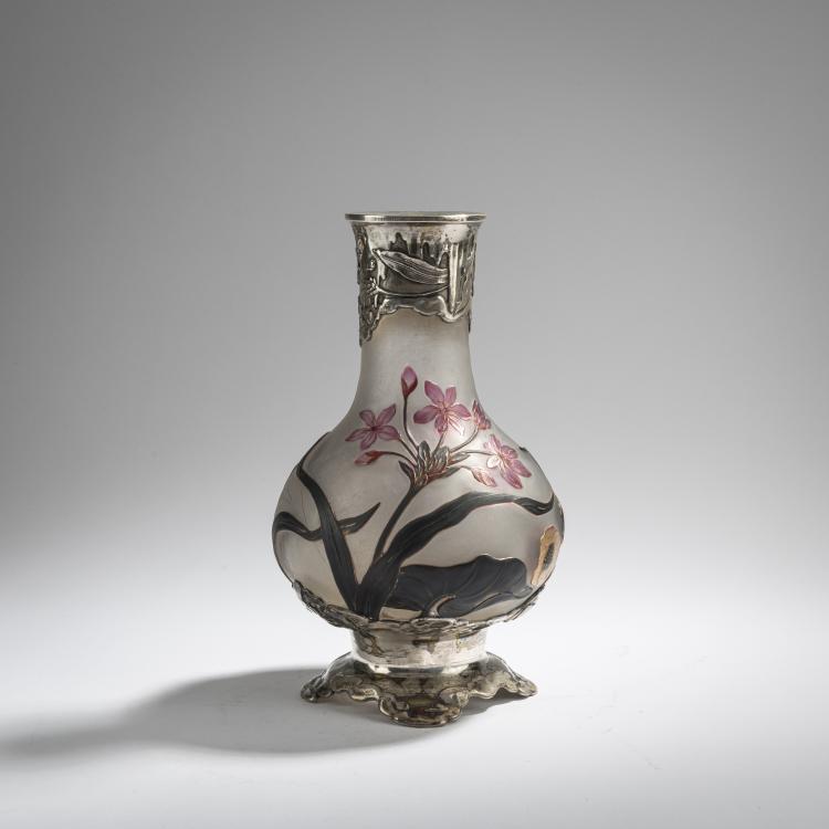 Hauptbild zu Objekt, Vase 'Populages des marais et toile d'Araign&eacute;e' with silver-overlay, c. 1898, Daum Fr&egrave;res, Nancy, 168A 36