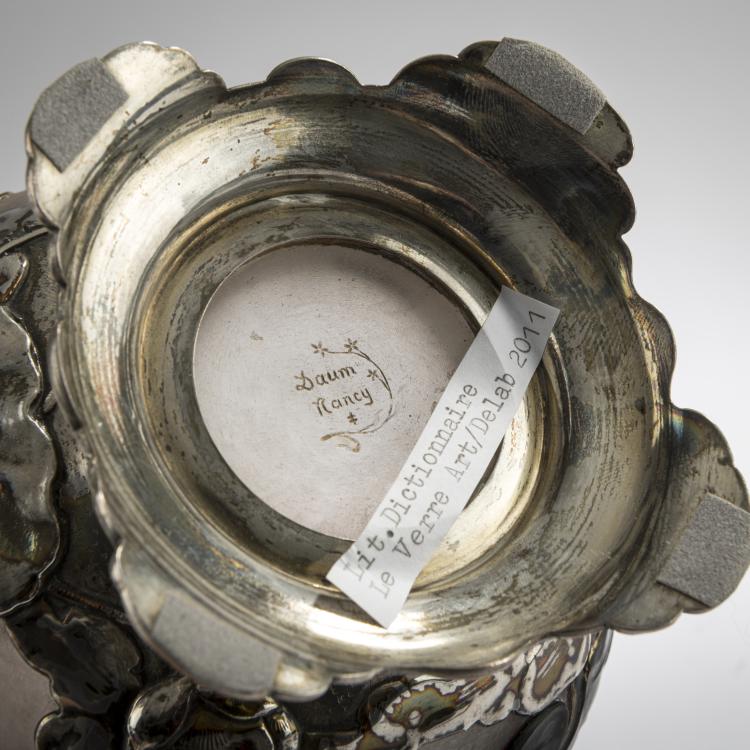Bild 4 zu Objekt, Vase 'Populages des marais et toile d'Araign&eacute;e' with silver-overlay, c. 1898, Daum Fr&egrave;res, Nancy, 168A 36