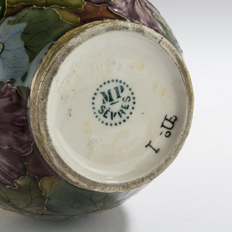 Bild 2 zu Objekt, Enghalsvase 'Capucines', um 1905, Milet, Paul Jean, S&egrave;vres, 168C 651