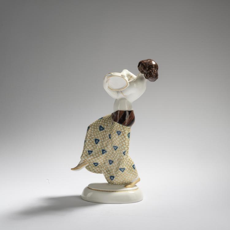 Bild 1 zu Objekt, 'Persian woman with tambourine' from the 'Wedding Parade', 1909, Adolph Amberg, Berlin, KPM, 168C 532