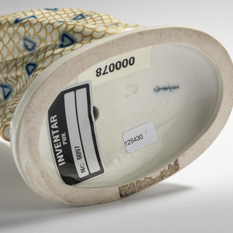 Bild 3 zu Objekt, 'Persian woman with tambourine' from the 'Wedding Parade', 1909, Adolph Amberg, Berlin, KPM, 168C 532