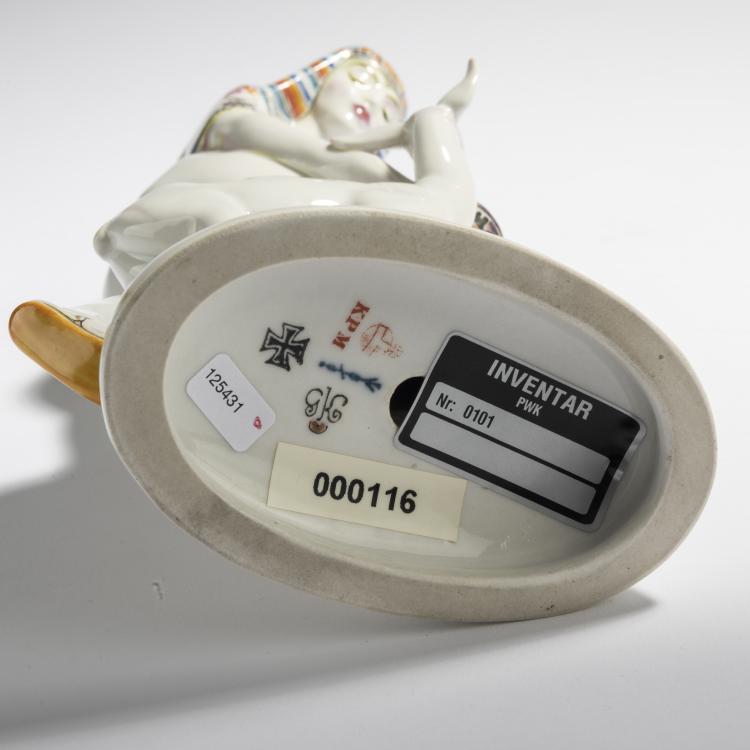 Bild 5 zu Objekt, 'Egyptian Woman with Deer' from the 'Wedding Parade', 1910, Adolph Amberg, Berlin, KPM, 168C 533