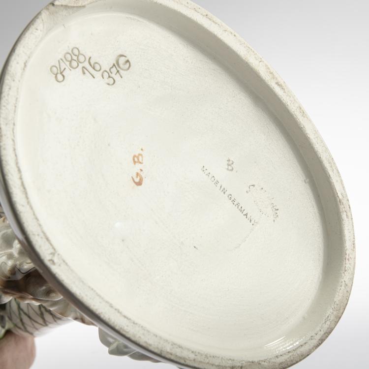 Bild 3 zu Objekt, Hiker with a dog, c. 1939, Claire Herczeg-Weiss (attributed), Goldscheider, Wien, 168C 603