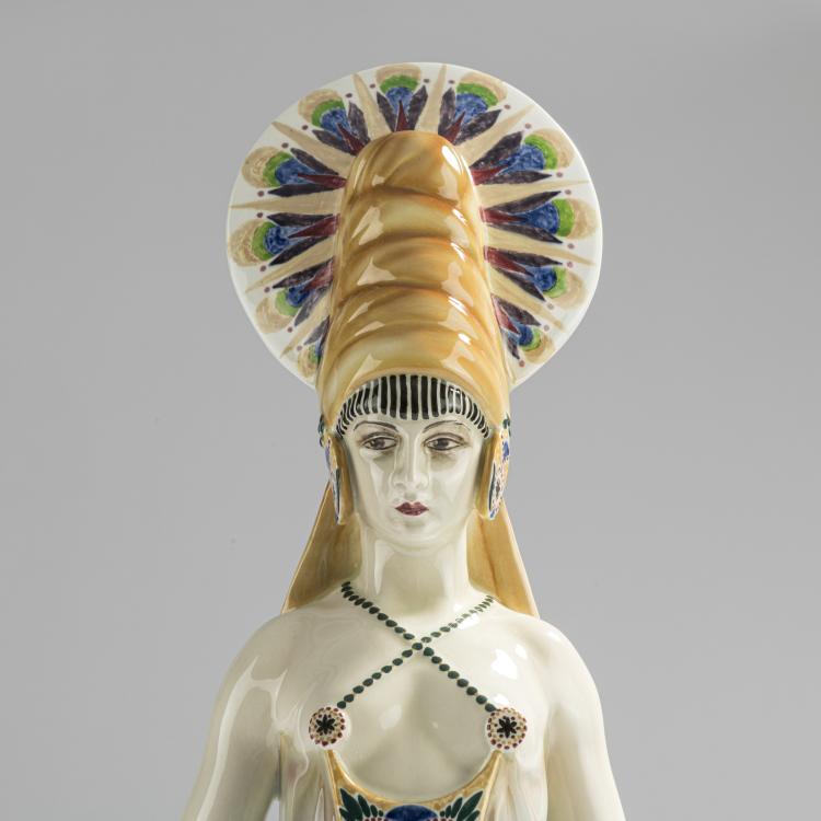 Bild 1 zu Objekt, T&auml;nzerin mit hohem Kopfputz, 1925/26, Josef Kostial, Goldscheider, Wien, 168C 586