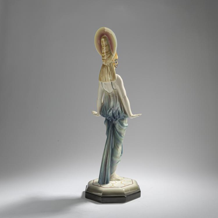 Bild 3 zu Objekt, T&auml;nzerin mit hohem Kopfputz, 1925/26, Josef Kostial, Goldscheider, Wien, 168C 586