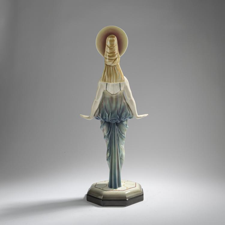 Bild 4 zu Objekt, T&auml;nzerin mit hohem Kopfputz, 1925/26, Josef Kostial, Goldscheider, Wien, 168C 586