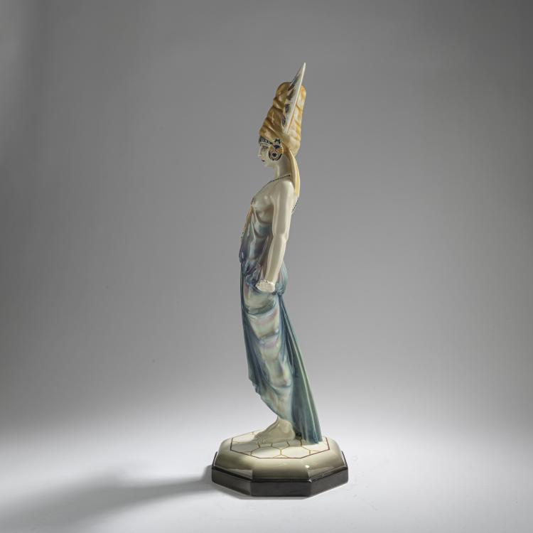 Bild 5 zu Objekt, T&auml;nzerin mit hohem Kopfputz, 1925/26, Josef Kostial, Goldscheider, Wien, 168C 586