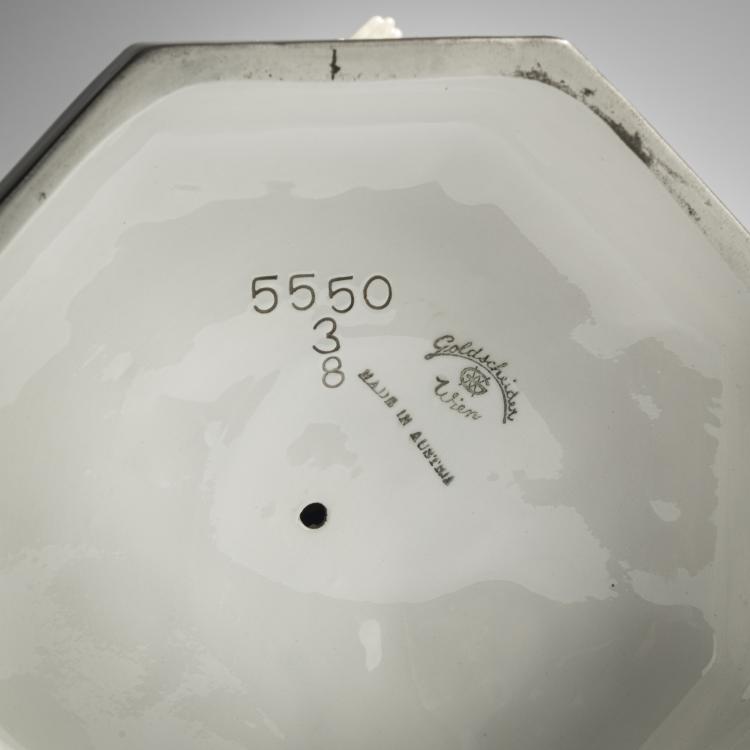 Bild 7 zu Objekt, T&auml;nzerin mit hohem Kopfputz, 1925/26, Josef Kostial, Goldscheider, Wien, 168C 586