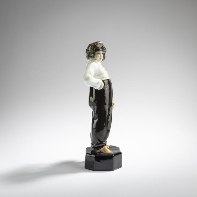 Bild 1 zu Objekt, 'Stehender Knabe mit Kappe und Tragebeutel', 1924/25, Wilhelm Thomasch, Goldscheider, Wien, 168C 585