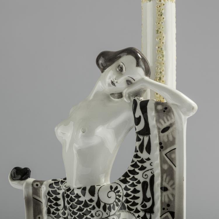 Bild 5 zu Objekt, Figurative table lamp base 'Juno with peacock', 1913/14, Goldscheider, Wien, 168C 579