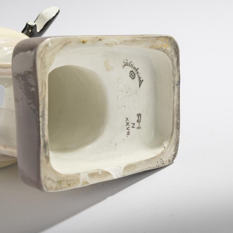 Bild 4 zu Objekt, 'Seated Pierrette', c. 1922, Rudolf Podany, Goldscheider, Wien, 168C 582