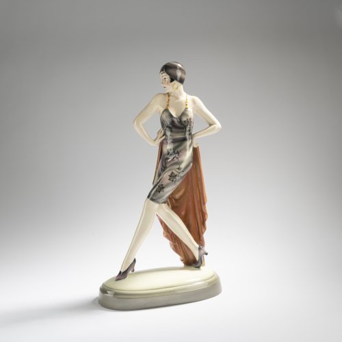 'Schreitende Dame in kurzem Kleid mit Schleppe', um 1929