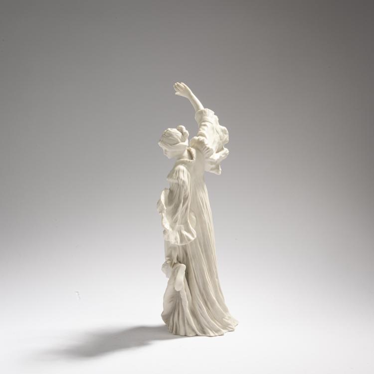 Bild 1 zu Objekt, 'Danseuse au cothurne' from the table decoration 'Le Jeu de l'Echarpe', 1898, Agathon L&eacute;onard, S&egrave;vres, Manufacture Nationale de, 168C 572