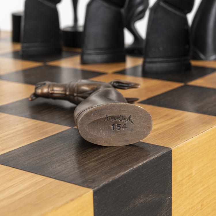 Bild 3 zu Objekt, Chess set 'K&ouml;nigliches Paar Minotaurus und Nike', around 1984, Paul Wunderlich, 169E 1044