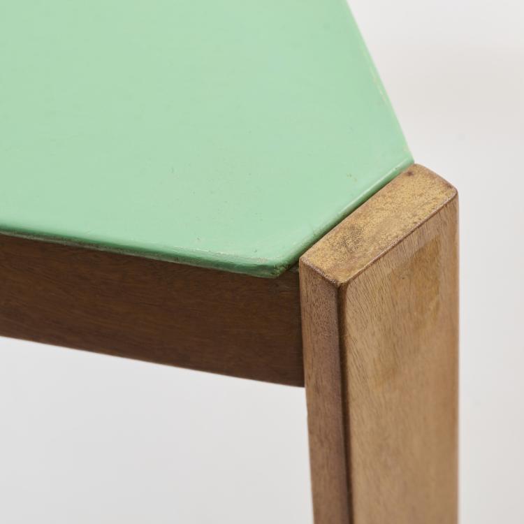 Bild 4 zu Objekt, F&uuml;nf Hocker / Beistelltische, um 1960, Schweiz, 169C 658