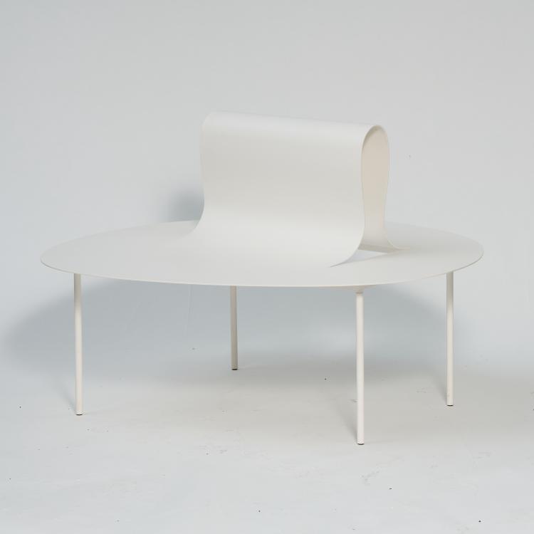 Hauptbild zu Objekt, 'Wave' coffee table/bench from the 'Su' series, 2015, Oki Sato, nendo Design-Studio, Desalto, Cant&ugrave;, 169A 192
