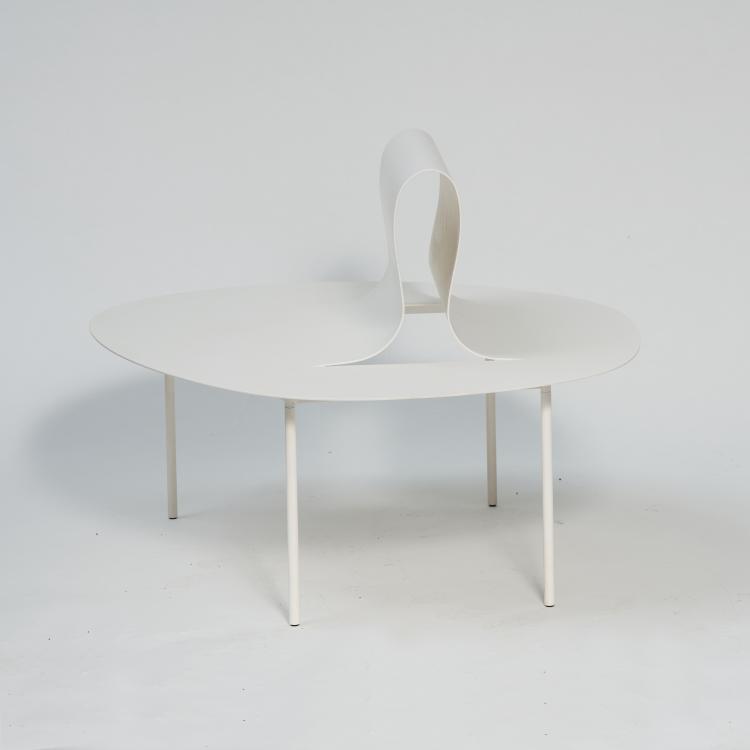 Bild 1 zu Objekt, 'Wave' coffee table/bench from the 'Su' series, 2015, Oki Sato, nendo Design-Studio, Desalto, Cant&ugrave;, 169A 192