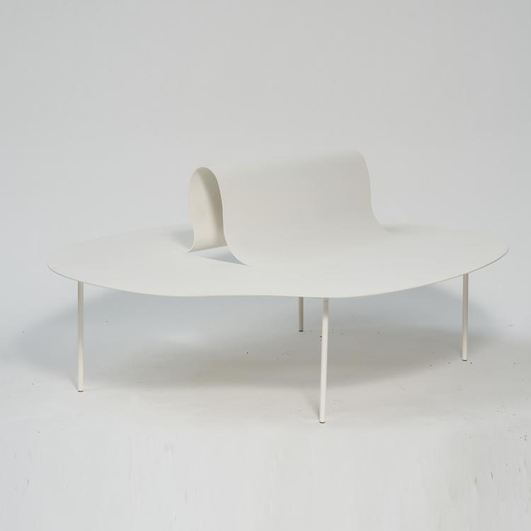Bild 1 zu Objekt, Sofatisch / Sitzbank 'Wave' aus der Serie 'Su', 2015, Oki Sato, nendo Design-Studio, Desalto, Cant&ugrave;, 169A 191