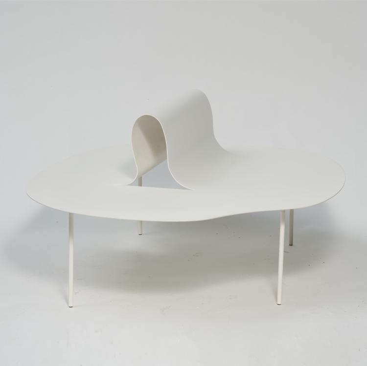 Bild 2 zu Objekt, Sofatisch / Sitzbank 'Wave' aus der Serie 'Su', 2015, Oki Sato, nendo Design-Studio, Desalto, Cant&ugrave;, 169A 191