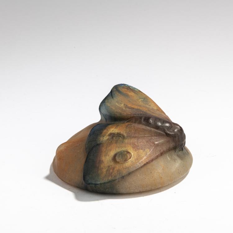 Hauptbild zu Objekt, Briefbeschwerer 'Papillon de Nuit', um 1910, Henri Berg&eacute;,Amalric Walter, Daum Fr&egrave;res, Nancy, 171A 54