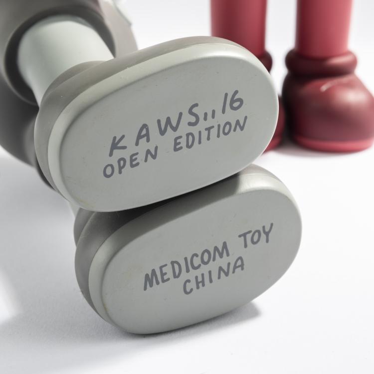 Bild 4 zu Objekt, Set Companion Mono Blush und Companion Mono Grey, 2016,  KAWS, KAWS x MEDICOM TOY CHINA, 169E 1093