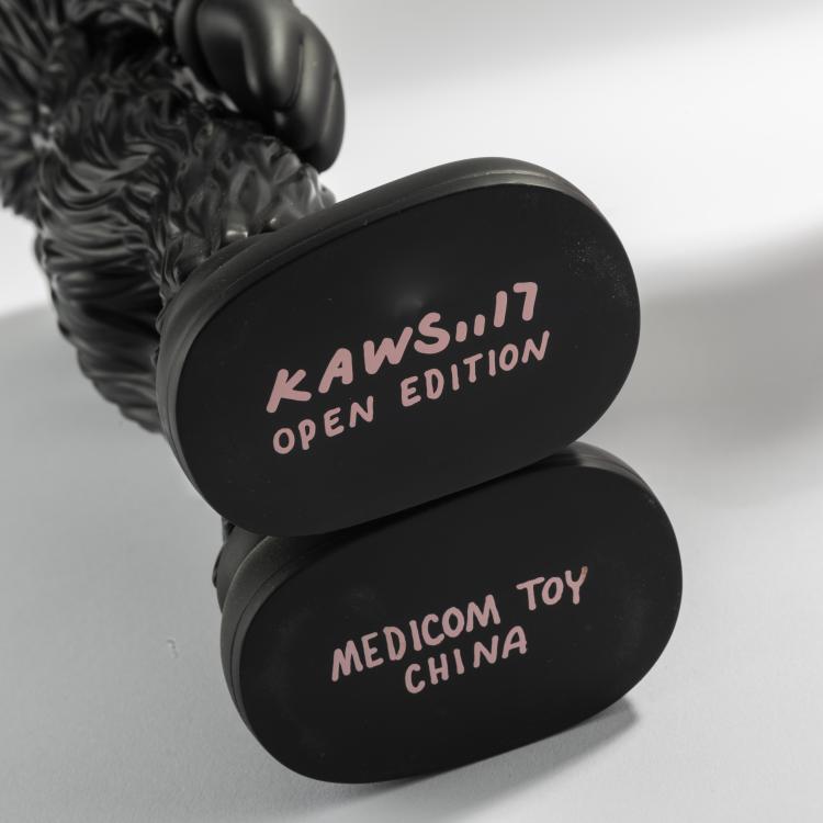 Bild 3 zu Objekt, Set BFF Companion Black and BFF Companion Pink, 2017/2018,  KAWS, KAWS x MEDICOM TOY CHINA, 169E 1094