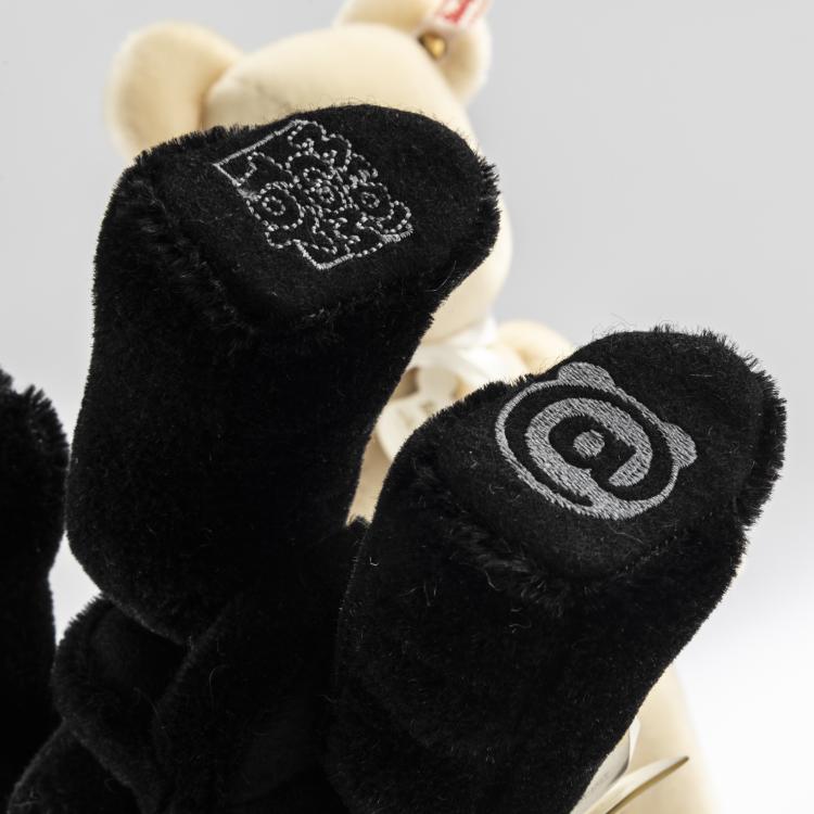 Bild 5 zu Objekt, Set BE@RBRICK x Steiff White 400% and Steiff Black 400%, 2016, MEDICOM TOY, 169E 1078