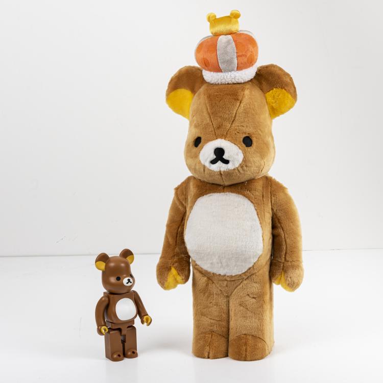 Bild 1 zu Objekt, Set BE@RBRICK x Rilakkuma 400%, 2011 and BE@RBRICK x Rilakkuma Kigurumi (10th Anniversary Edition) 1000%, 2013, MEDICOM TOY, 169E 1087