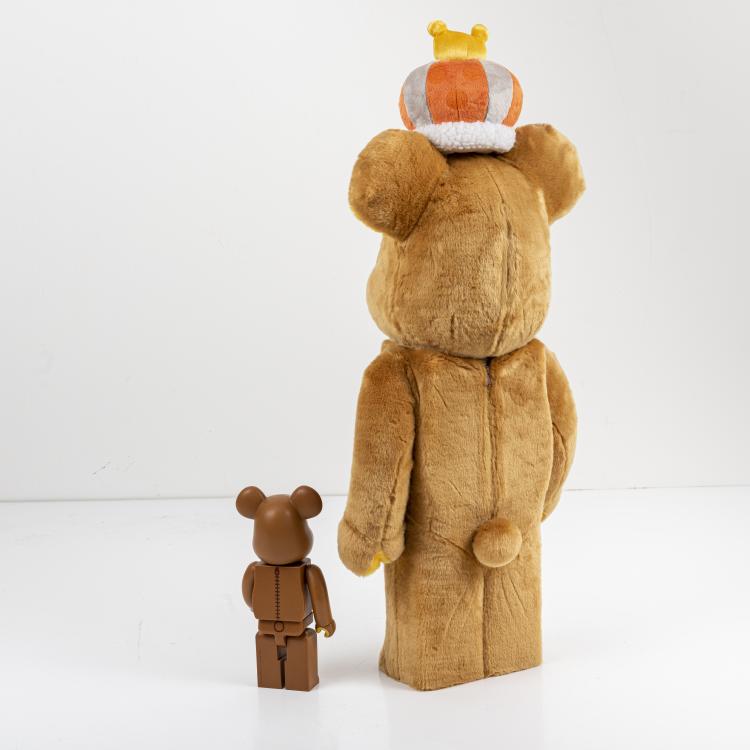 Bild 2 zu Objekt, Set BE@RBRICK x Rilakkuma 400%, 2011 and BE@RBRICK x Rilakkuma Kigurumi (10th Anniversary Edition) 1000%, 2013, MEDICOM TOY, 169E 1087