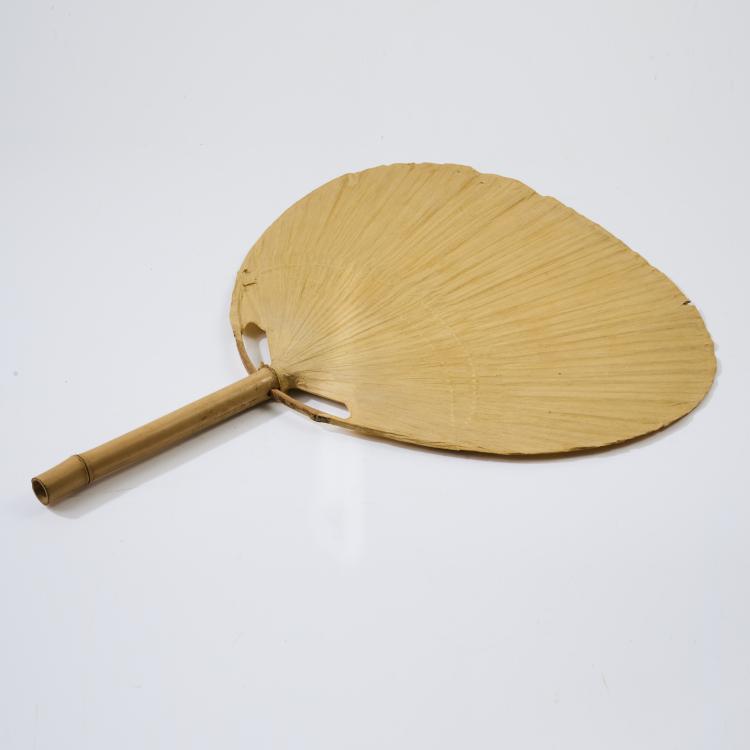 Hauptbild zu Objekt, F&auml;cher f&uuml;r Wandleuchte 'Uchiwa III', 1973, Ingo Maurer, Design M, Maurer, Ingo, M&uuml;nchen, 169A 27