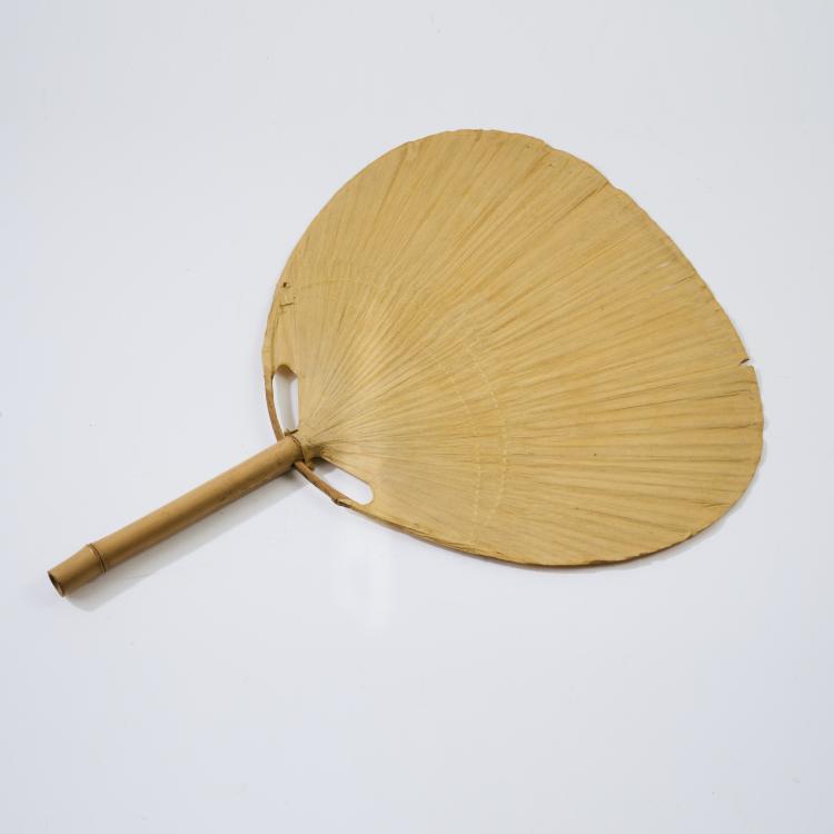 Bild 1 zu Objekt, F&auml;cher f&uuml;r Wandleuchte 'Uchiwa III', 1973, Ingo Maurer, Design M, Maurer, Ingo, M&uuml;nchen, 169A 27