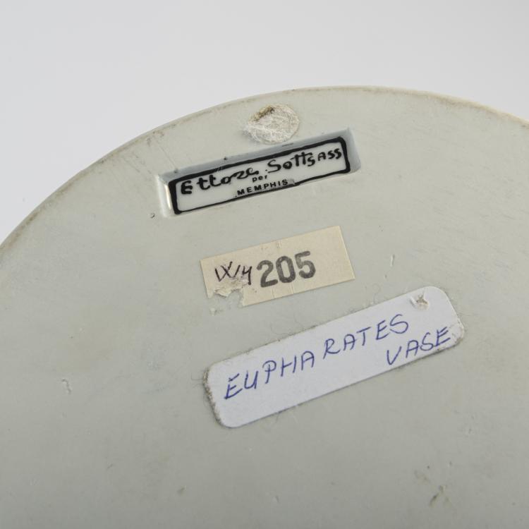 Bild 4 zu Objekt, 'Euphrates' vase object, 1983, Ettore Sottsass, Memphis, Mailand, 170A 242