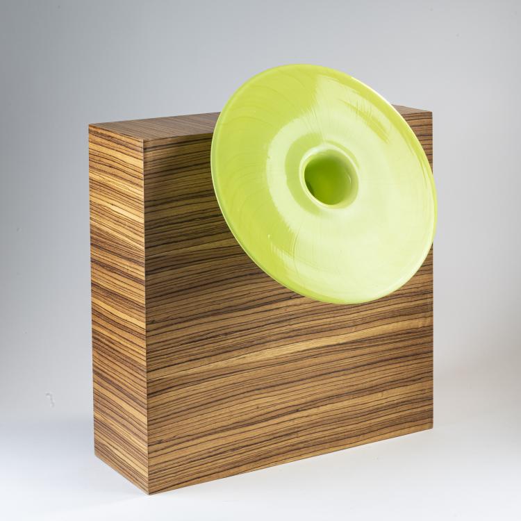 Bild 1 zu Objekt, 'W' vase from the 'Ventisette legni per un fiore artificiale cinese' series, 1995, Ettore Sottsass, Berengo, Vetreria, Murano; Design Gallery, Mailand, 170A 263