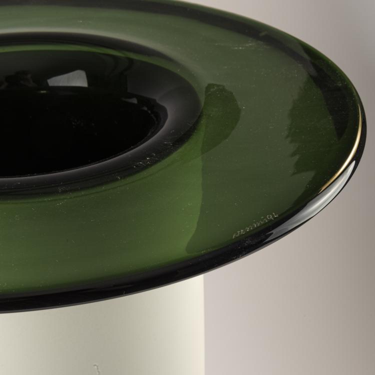 Bild 2 zu Objekt, 'Lolita' vase object, 1994, Ettore Sottsass, S&egrave;vres, Manufacture Nationale de; Venini & C., Murano, 170A 257