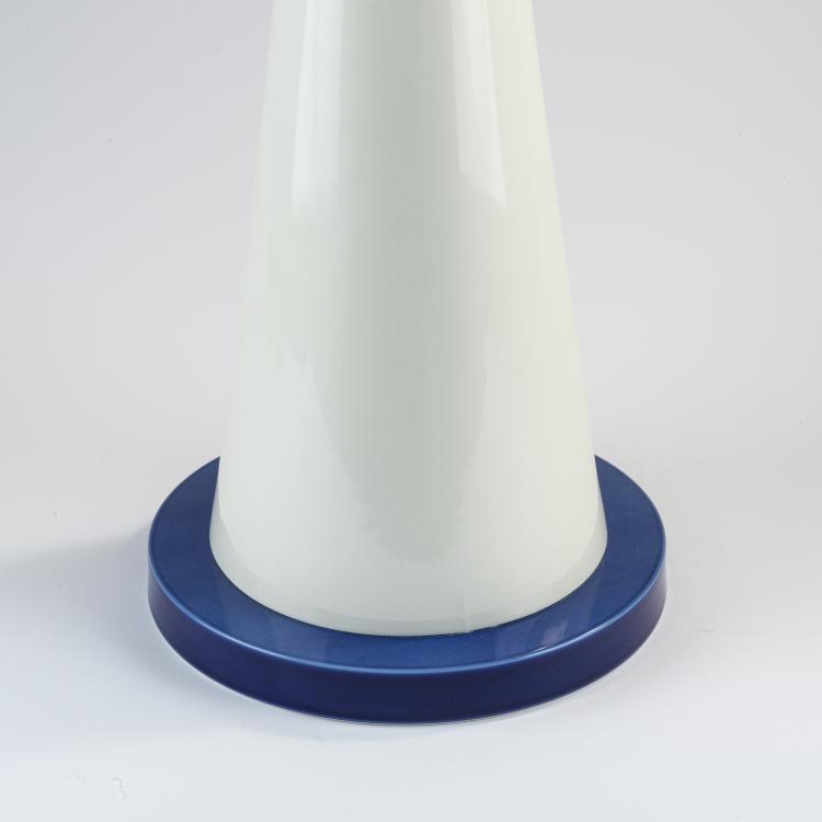 Bild 3 zu Objekt, 'Salome' vase object, 1994, Ettore Sottsass, S&egrave;vres, Manufacture Nationale de; Venini & C., Murano, 170A 258