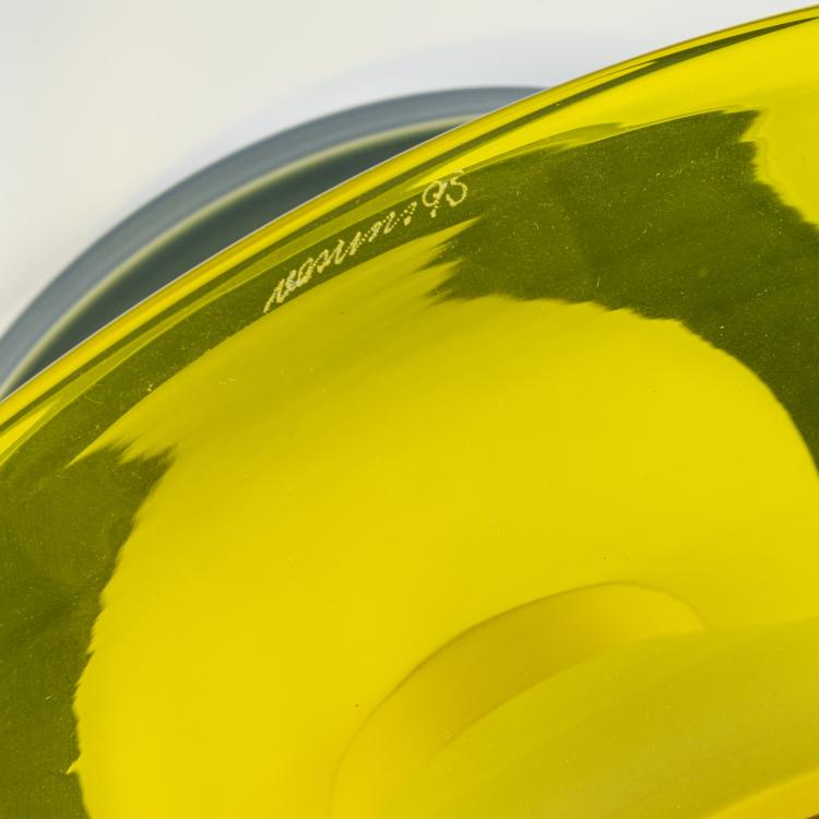 Bild 3 zu Objekt, 'Josephine' centerpiece, 1994, Ettore Sottsass, S&egrave;vres, Manufacture Nationale de; Venini & C., Murano, 170A 259