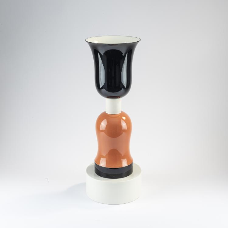 Bild 1 zu Objekt, 'Sybilla' vase object, 1994, Ettore Sottsass, S&egrave;vres, Manufacture Nationale de, 170A 251