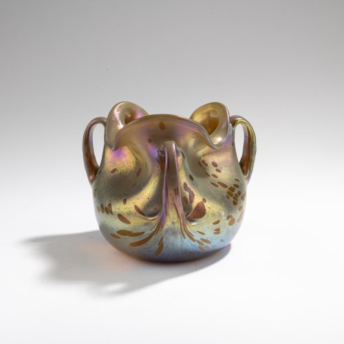 'Asträa'-Vase mit drei Henkeln, 1900