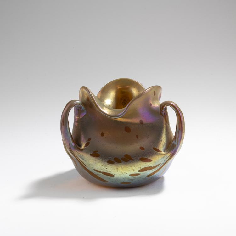 Bild 1 zu Objekt, 'Astr&auml;a'-Vase mit drei Henkeln, 1900, L&ouml;tz Wwe., Klosterm&uuml;hle, 171A 238