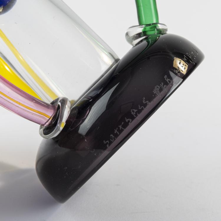 Bild 3 zu Objekt, 'Deneb' vase object, 1982, Ettore Sottsass, Memphis, Mailand; Toso Vetri d'Arte, Murano, 170A 261