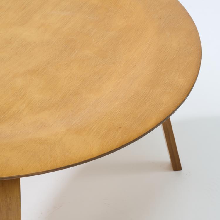 Bild 3 zu Objekt, Sessel 'LCW' und Tisch 'OTW', 1945/46, Charles Eames,Ray Eames, Vitra Design, Weil am Rhein; Miller, Hermann; Zeeland, 170B 355