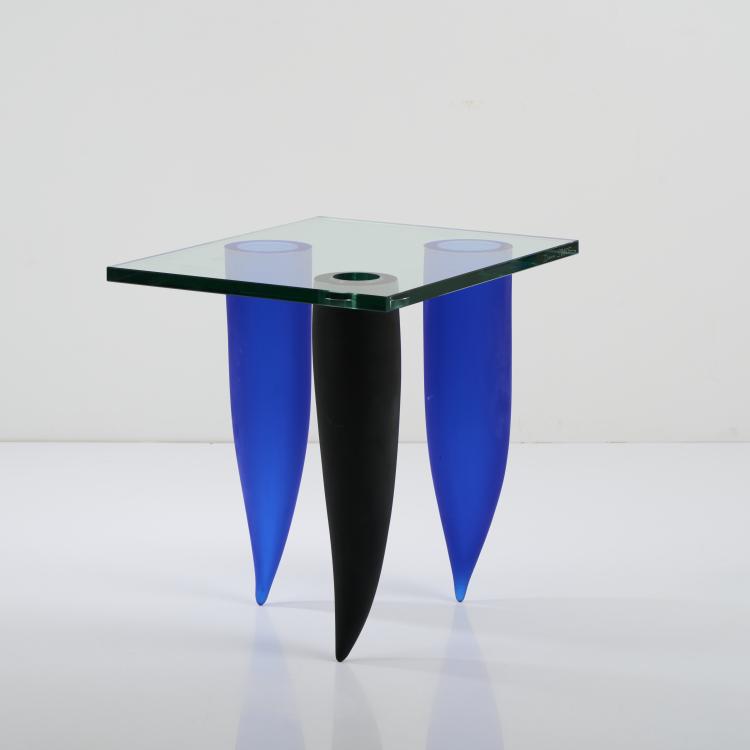 Hauptbild zu Objekt, Coffee table  'Trois &Eacute;tranget&eacute;s sous un Mur', 1988, Philippe Starck, Daum Crystal, Nancy, 170B 455