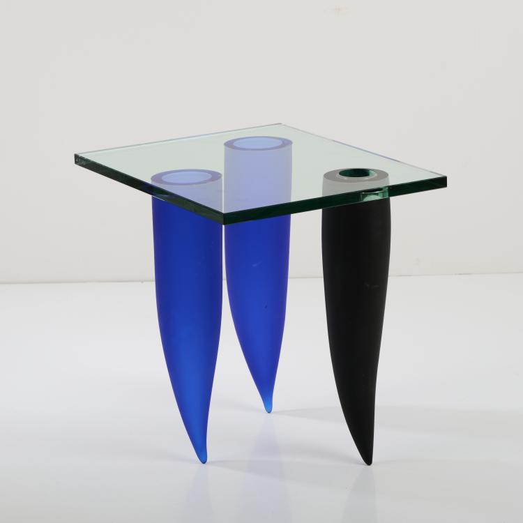 Bild 1 zu Objekt, Coffee table  'Trois &Eacute;tranget&eacute;s sous un Mur', 1988, Philippe Starck, Daum Crystal, Nancy, 170B 455