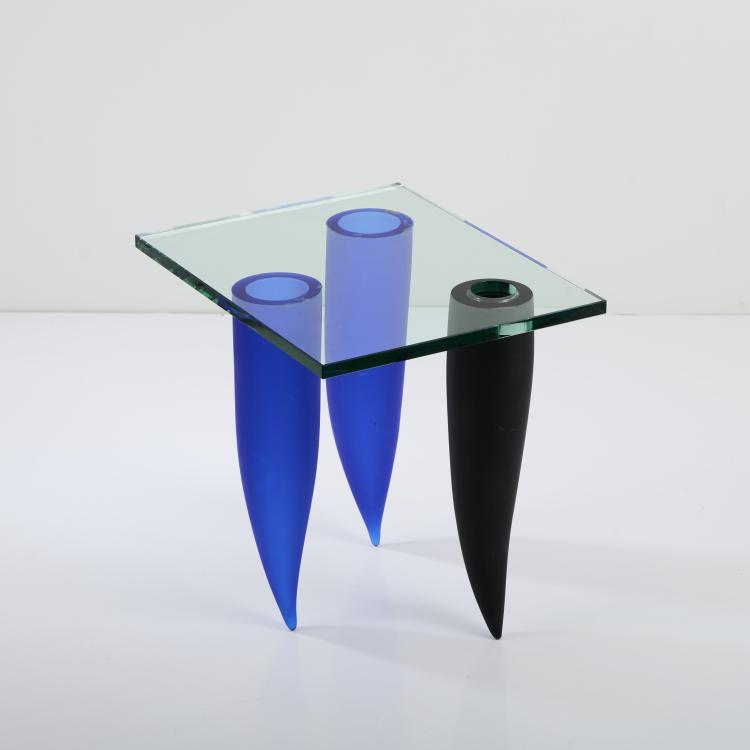 Bild 2 zu Objekt, Coffee table  'Trois &Eacute;tranget&eacute;s sous un Mur', 1988, Philippe Starck, Daum Crystal, Nancy, 170B 455