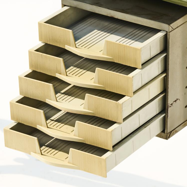 Bild 4 zu Objekt, Schreibmaschinentisch 'Arco', 1963, Gian Luigi Banfi,Ludovico Barbiano di Belgiojoso,Enrico Peressutti,Ernesto Nathan Rogers, Olivetti, Ivrea, 170A 52