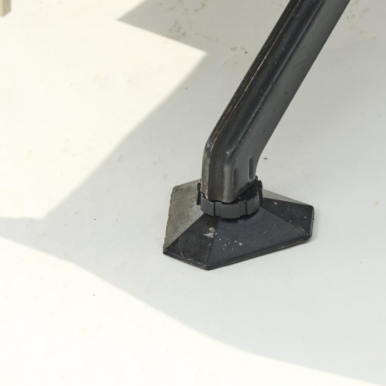 Bild 8 zu Objekt, 'Arco' desk with clamp light and paper basket, 1963, Studio B.B.P.R.,Gian Luigi Banfi,Ludovico Barbiano di Belgiojoso,Enrico Peressutti,Ernesto Nathan Rogers, Olivetti, Ivrea, 170A 51