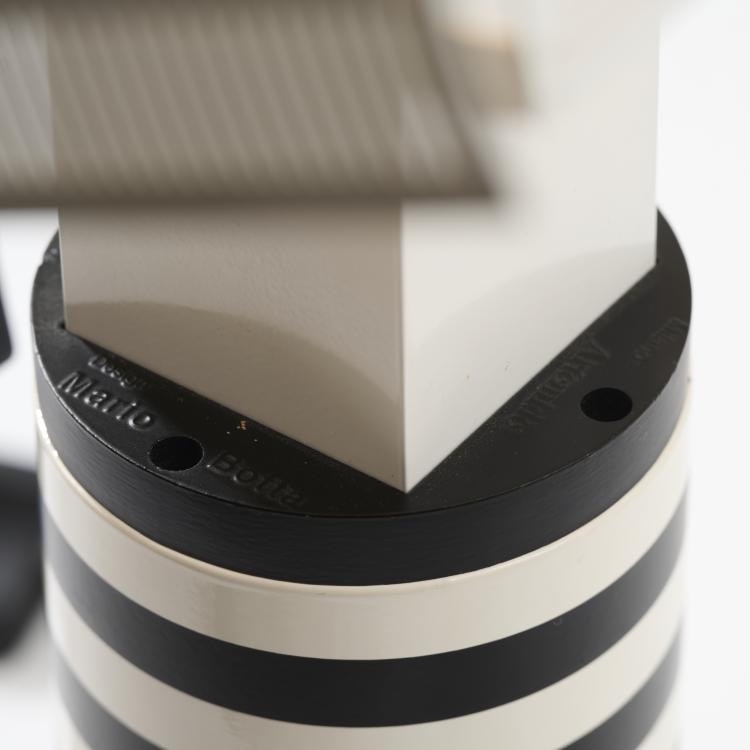 Bild 5 zu Objekt, Tischleuchte 'Shogun', 1986, Mario Botta, Artemide, Mailand, 170A 215