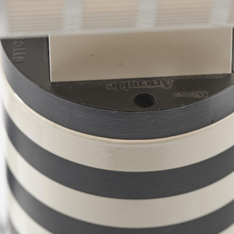 Bild 7 zu Objekt, Tischleuchte 'Shogun', 1986, Mario Botta, Artemide, Mailand, 170A 215